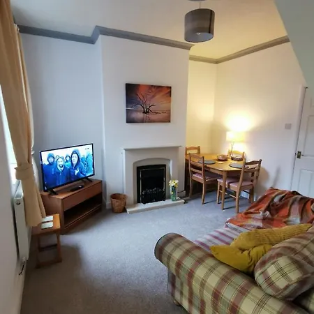 Holiday home Parkside House 3 Bedroom 2 Bathroom. Parking. *
