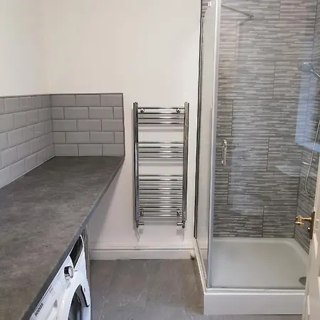 Parkside House 3 Bedroom 2 Bathroom. Parking. Holiday home