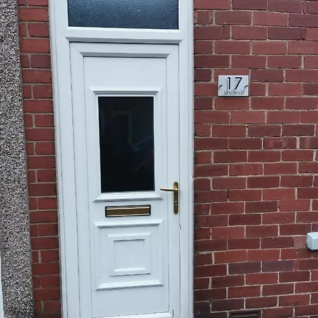 Parkside House 3 Bedroom 2 Bathroom. Parking. *